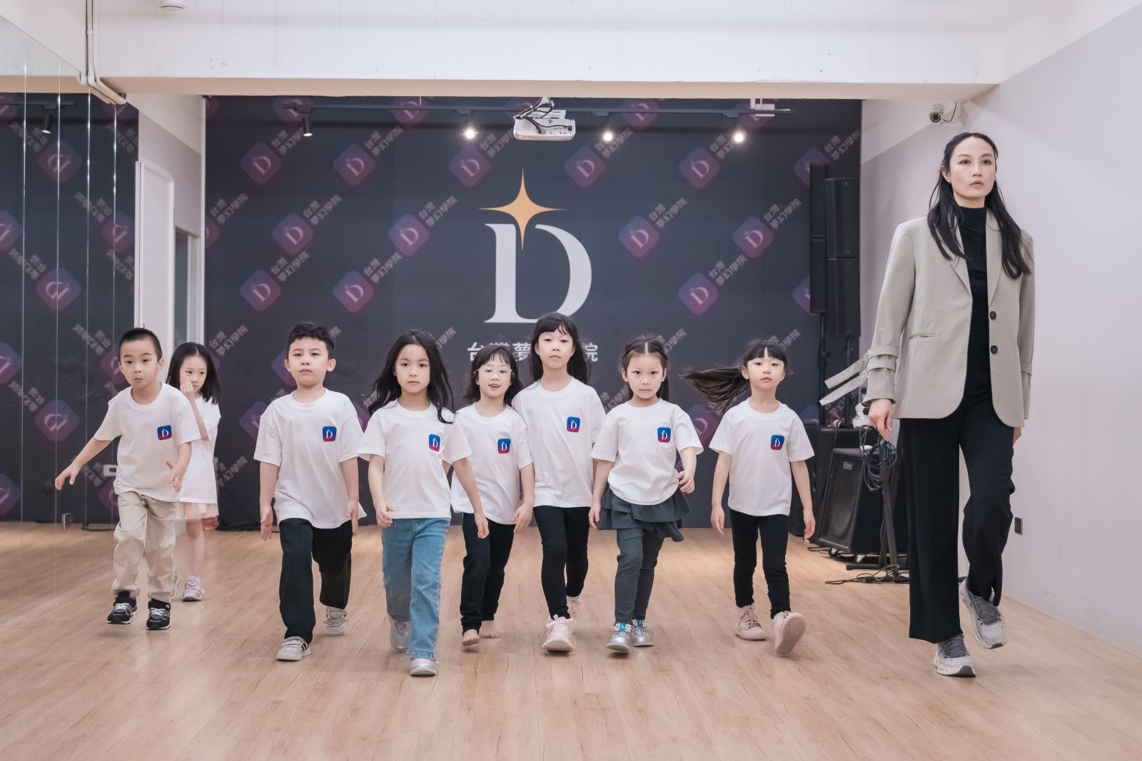 【2026兒童才藝推薦】凱渥 Kids Catwalk 兒童模特學期班：從儀態到自信，給孩子受用一輩子的優雅氣場！(含讀者優惠)