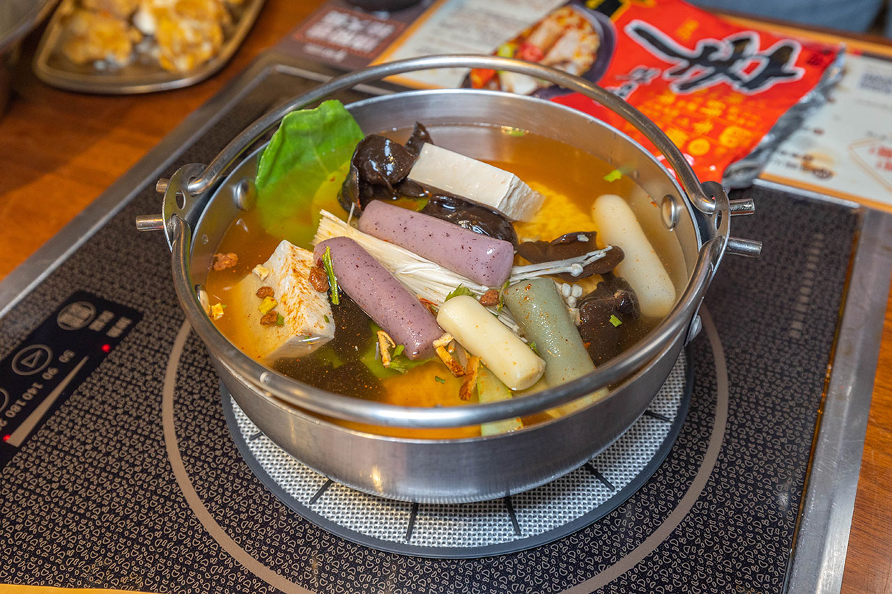 兩餐dookki-두끼韓國年糕火鍋吃到飽(中友店)