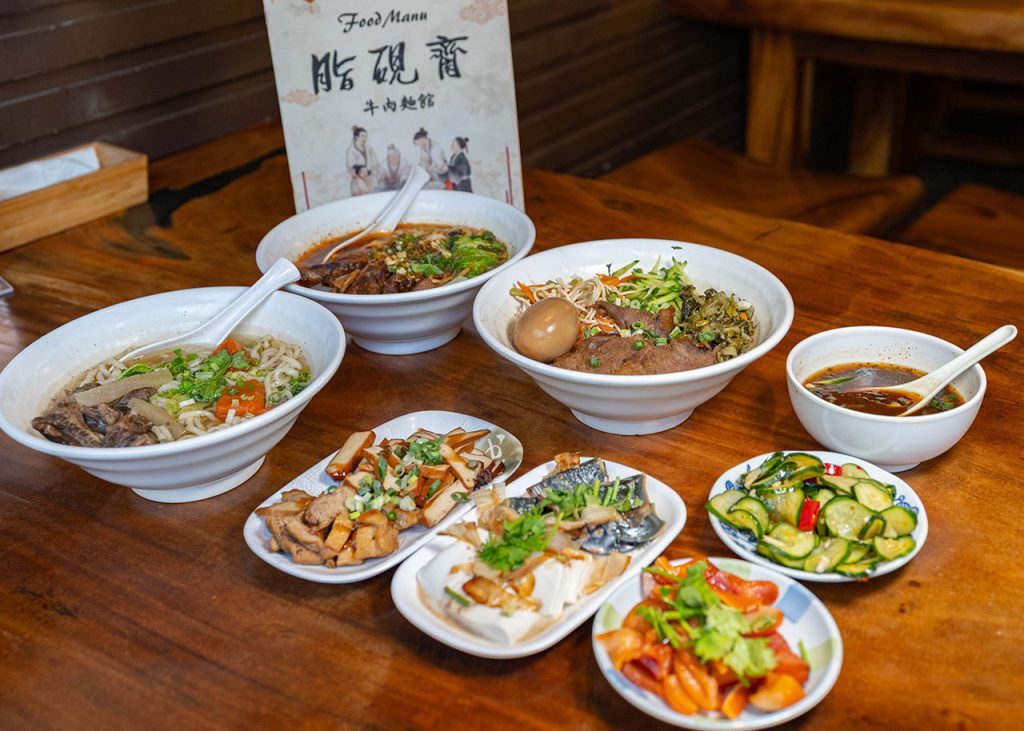 脂硯齋牛肉麵 桃園超好吃隱藏版牛肉麵！每日4小時慢火牛肉精燉，大塊牛超濃郁湯頭一吃上癮的桃園小吃，2026桃園大園美食推薦