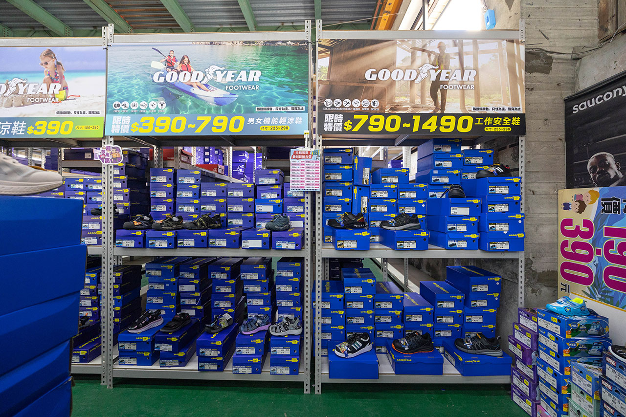 美力運動世界 台中中清特賣會開倉！童鞋、休閒鞋、戶外運動鞋早鳥全館下殺1折起，還有早鳥活動特賣金額再打8折，最新大雅鞋子特賣會報到！