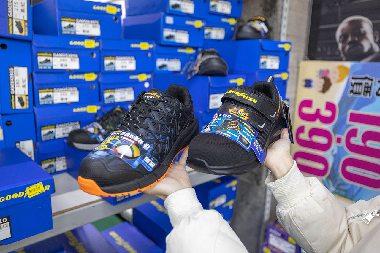 美力運動世界 台中中清特賣會開倉！童鞋、休閒鞋、戶外運動鞋早鳥全館下殺1折起，還有早鳥活動特賣金額再打8折，最新大雅鞋子特賣會報到！