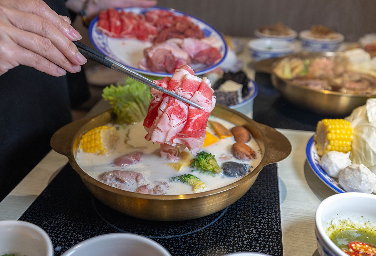 真涮吃到飽火鍋 北大店，新竹肉控必訪399起牛豬雞羊多種肉品無限吃！蔬食炸物飲料冰品自助吧隨你拿，最新2026新竹美食推薦