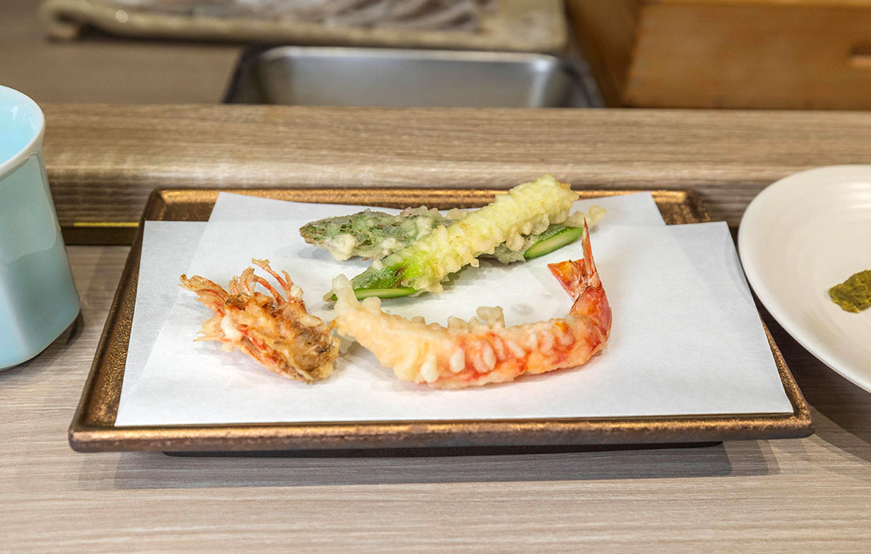 台中無菜單推薦船艙天 料理頂級天婦羅 Omakase 究極盛宴，九州松葉蟹、海膽鮪魚海苔包，最新2026台中北屯區美食推薦