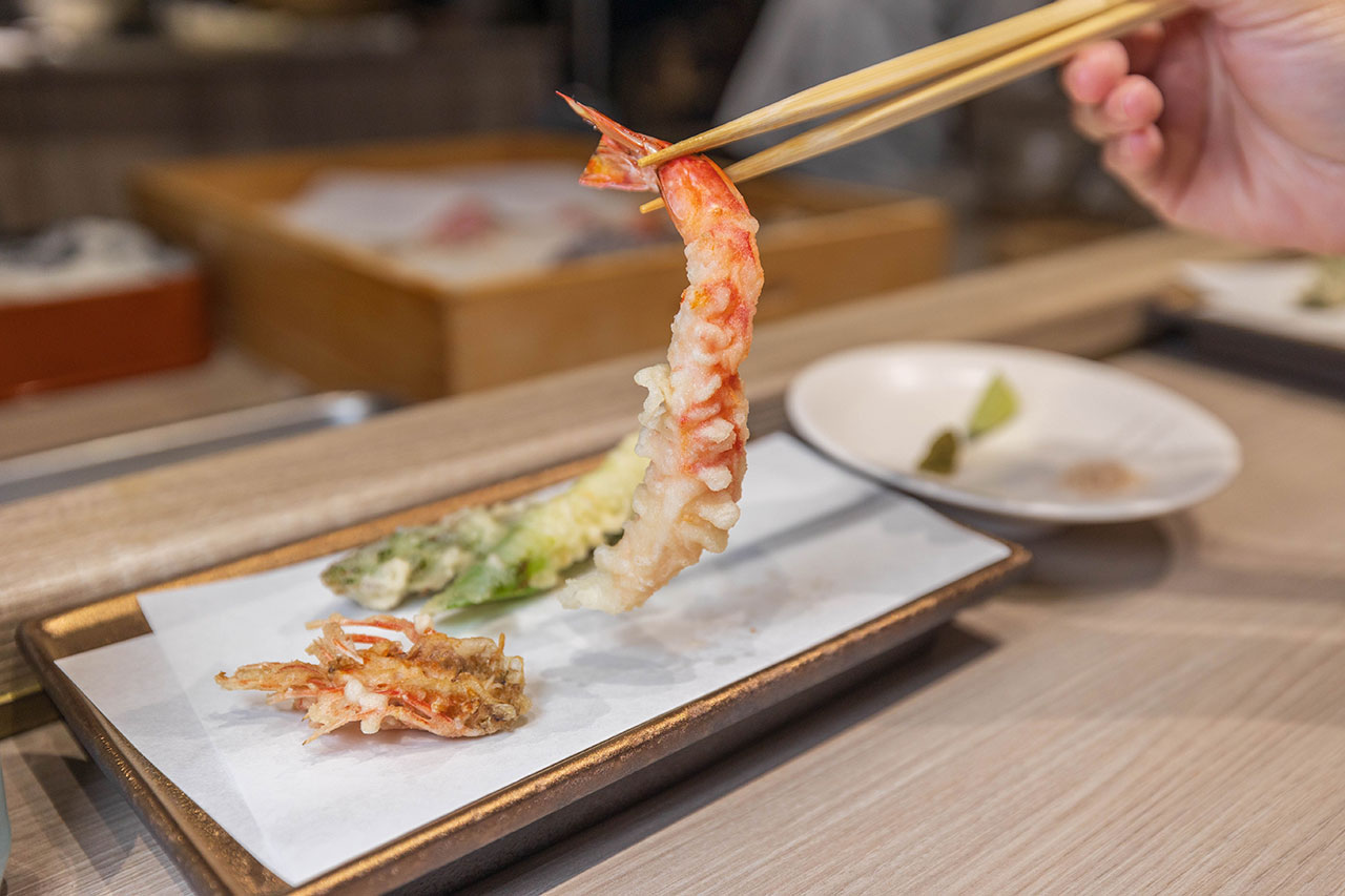 台中無菜單推薦船艙天 料理頂級天婦羅 Omakase 究極盛宴，九州松葉蟹、海膽鮪魚海苔包，最新2026台中北屯區美食推薦
