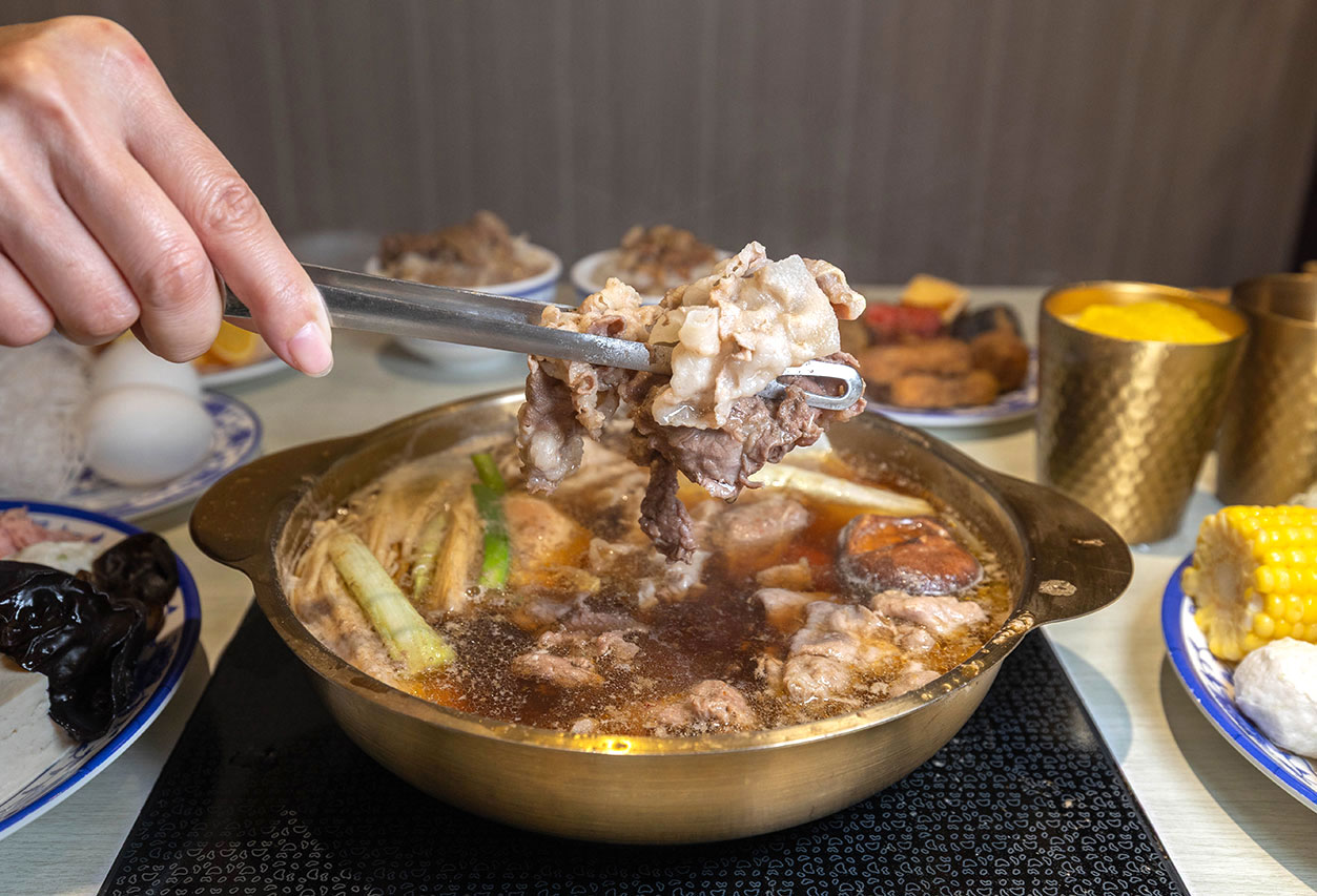 真涮吃到飽火鍋 北大店，新竹肉控必訪399起牛豬雞羊多種肉品無限吃！蔬食炸物飲料冰品自助吧隨你拿，最新2026新竹美食推薦