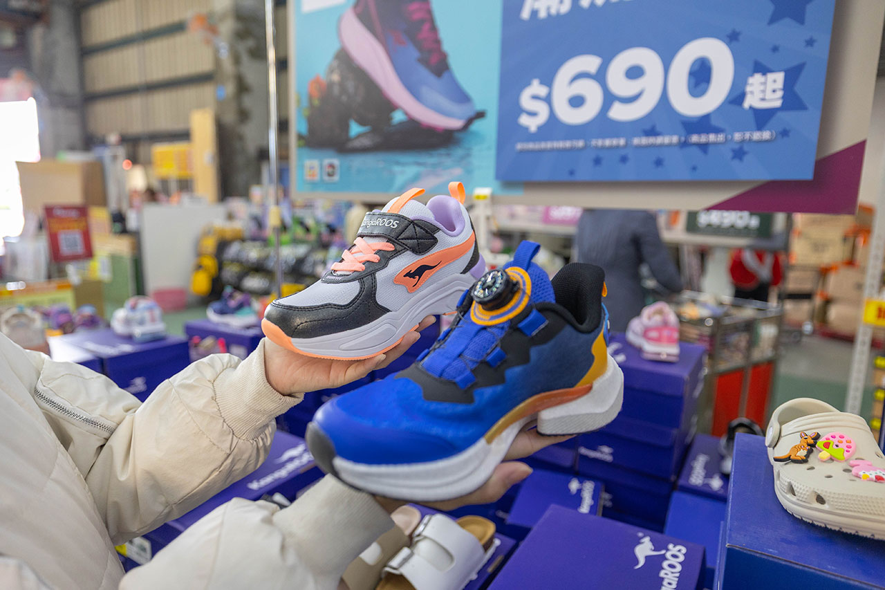 美力運動世界 台中中清特賣會開倉！童鞋、休閒鞋、戶外運動鞋早鳥全館下殺1折起，還有早鳥活動特賣金額再打8折，最新大雅鞋子特賣會報到！