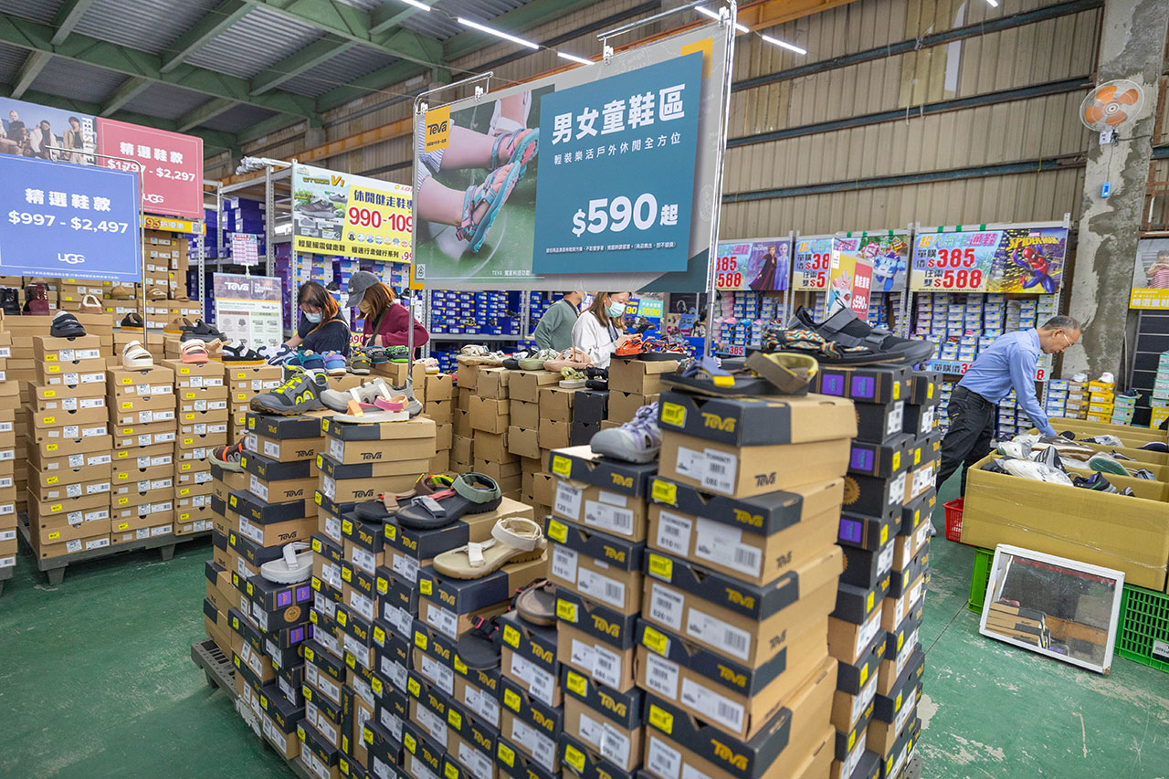 美力運動世界 台中中清特賣會開倉！童鞋、休閒鞋、戶外運動鞋早鳥全館下殺1折起，還有早鳥活動特賣金額再打8折，最新大雅鞋子特賣會報到！