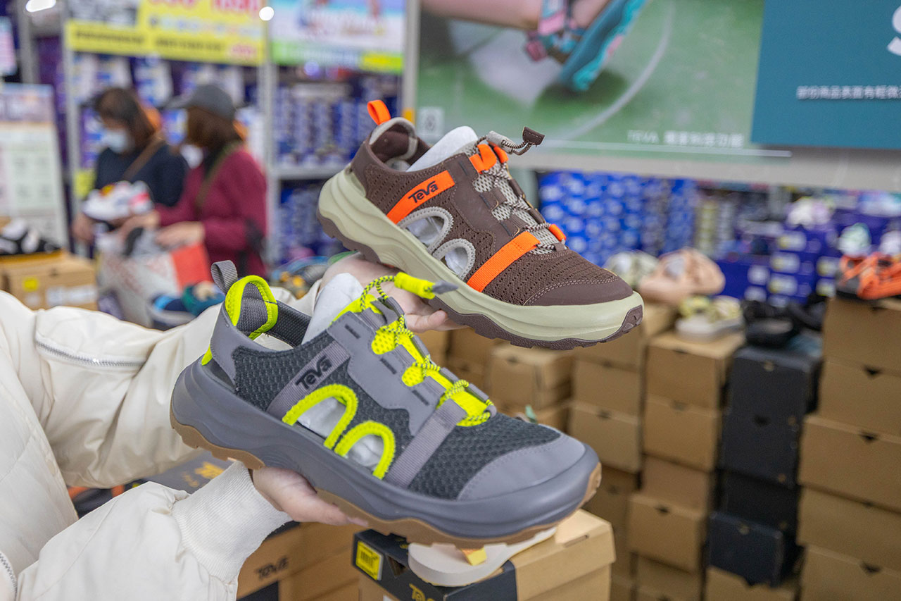 美力運動世界 台中中清特賣會開倉！童鞋、休閒鞋、戶外運動鞋早鳥全館下殺1折起，還有早鳥活動特賣金額再打8折，最新大雅鞋子特賣會報到！