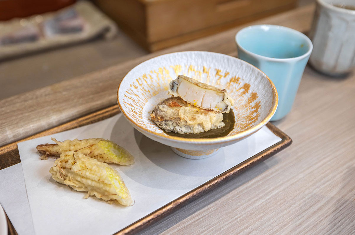 台中無菜單推薦船艙天 料理頂級天婦羅 Omakase 究極盛宴，九州松葉蟹、海膽鮪魚海苔包，最新2026台中北屯區美食推薦