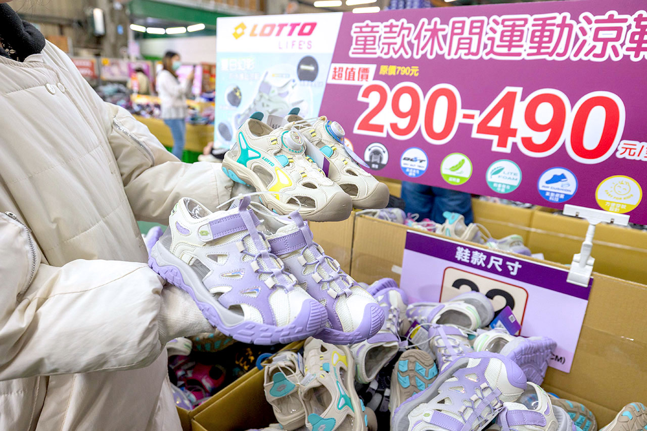 美力運動世界 台中中清特賣會開倉！童鞋、休閒鞋、戶外運動鞋早鳥全館下殺1折起，還有早鳥活動特賣金額再打8折，最新大雅鞋子特賣會報到！