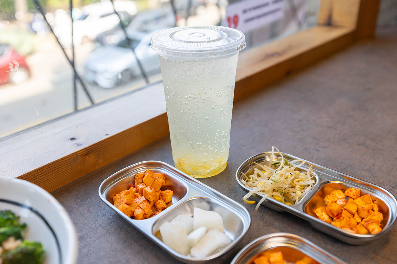 阿里郎食堂｜台中竟然有這間韓式麵店，比臉大牛小排加麵免費再送小菜！最新台中中科博館美食推薦，2025台中西區美食推薦