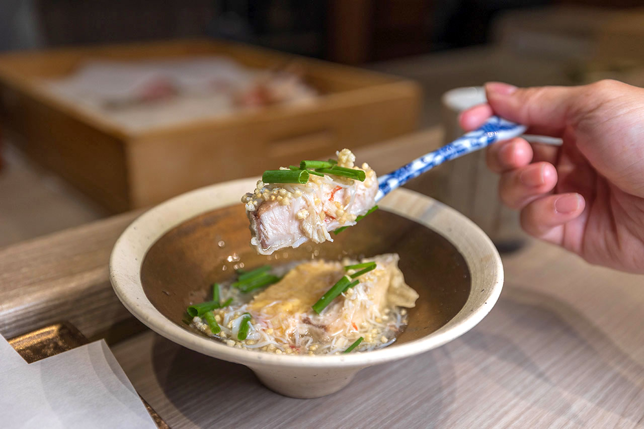 台中無菜單推薦船艙天 料理頂級天婦羅 Omakase 究極盛宴，九州松葉蟹、海膽鮪魚海苔包，最新2026台中北屯區美食推薦