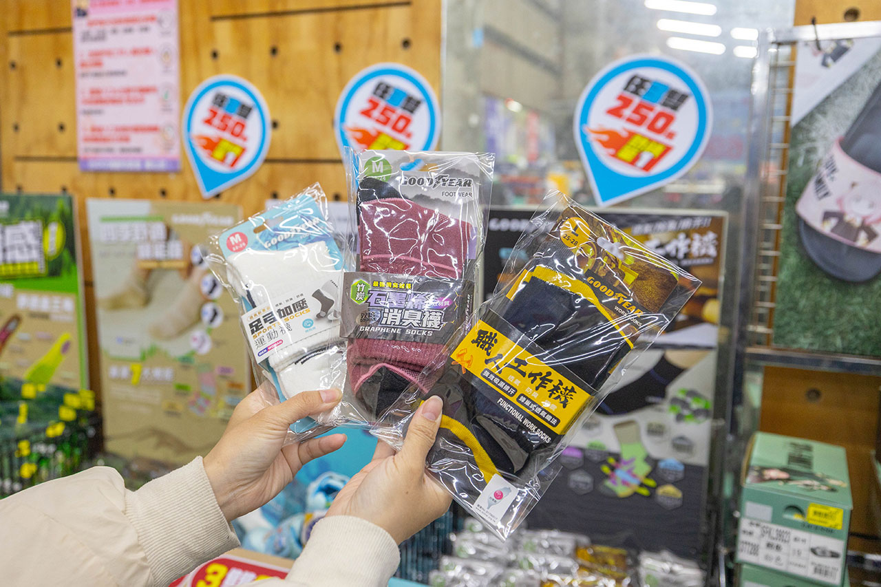 美力運動世界 台中中清特賣會開倉！童鞋、休閒鞋、戶外運動鞋早鳥全館下殺1折起，還有早鳥活動特賣金額再打8折，最新大雅鞋子特賣會報到！