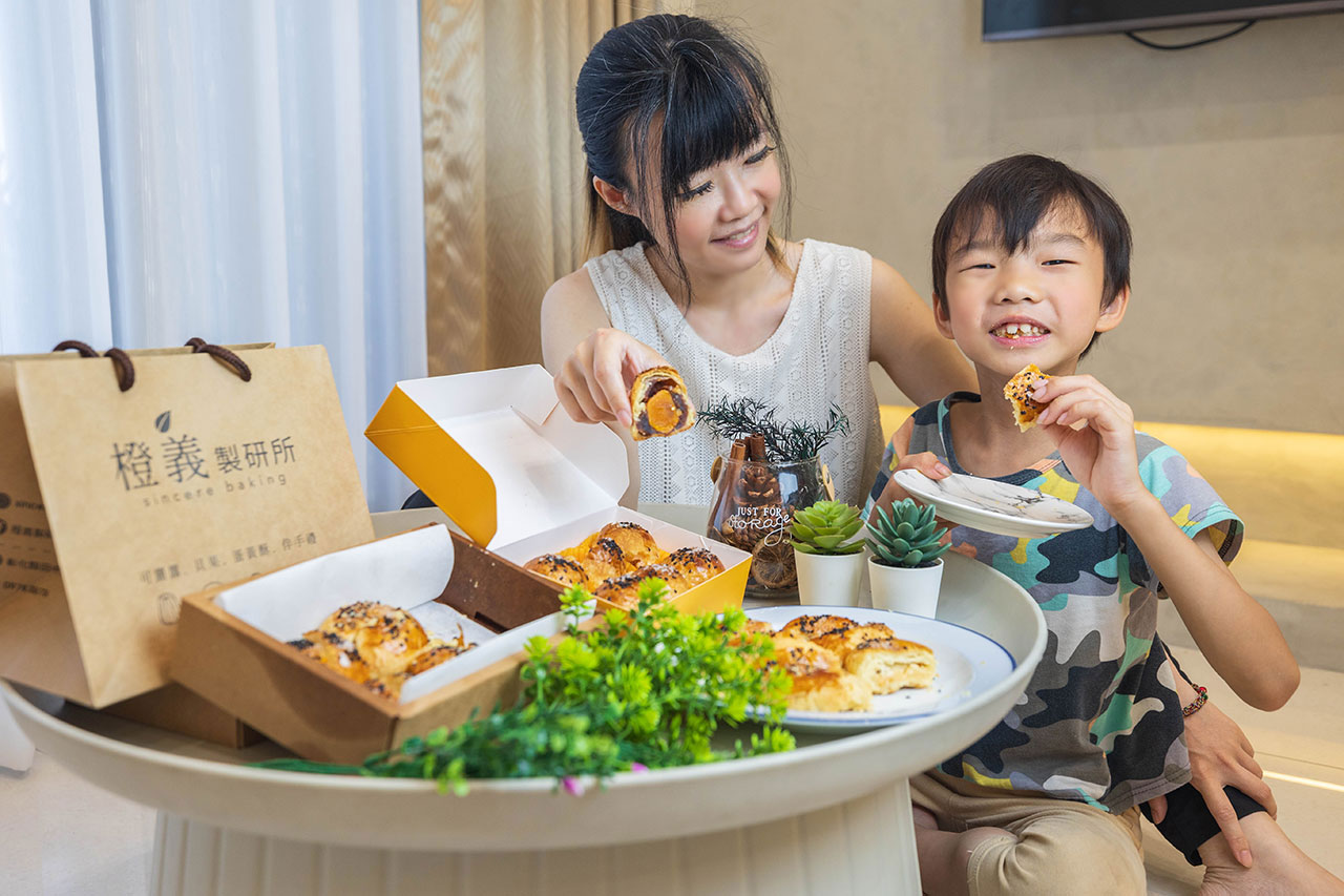 橙義製研所 必買推薦｜鹽之花蛋黃酥、黃金田燒餅開箱，節慶中秋禮盒、端午節禮盒、蛋黃酥推薦 2026彰化禮盒推薦首選