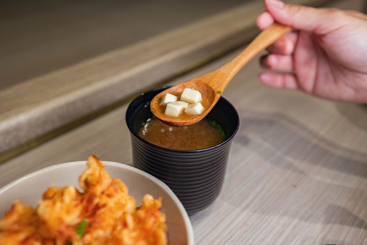 台中無菜單推薦船艙天 料理頂級天婦羅 Omakase 究極盛宴，九州松葉蟹、海膽鮪魚海苔包，最新2026台中北屯區美食推薦