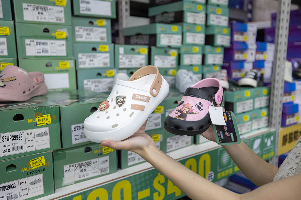 美力運動世界台中中清特賣會報到！全館下殺1折起童鞋、運動鞋、工作鞋都超便宜，前30名早鳥再享7折，還有超多買一送一活動！大雅鞋子特賣會來啦～