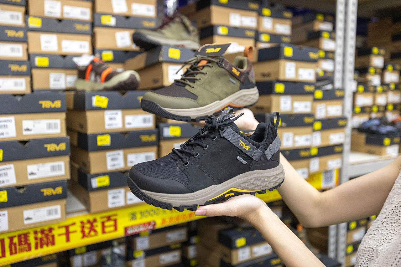 美力運動世界台中中清特賣會報到！全館下殺1折起童鞋、運動鞋、工作鞋都超便宜，前30名早鳥再享7折，還有超多買一送一活動！大雅鞋子特賣會來啦～