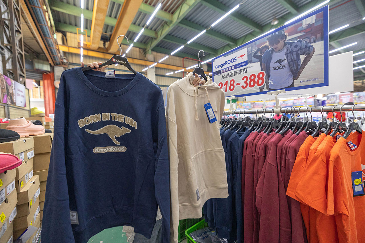 美力運動世界台中中清特賣會報到！全館下殺1折起童鞋、運動鞋、工作鞋都超便宜，前30名早鳥再享7折，還有超多買一送一活動！大雅鞋子特賣會來啦～