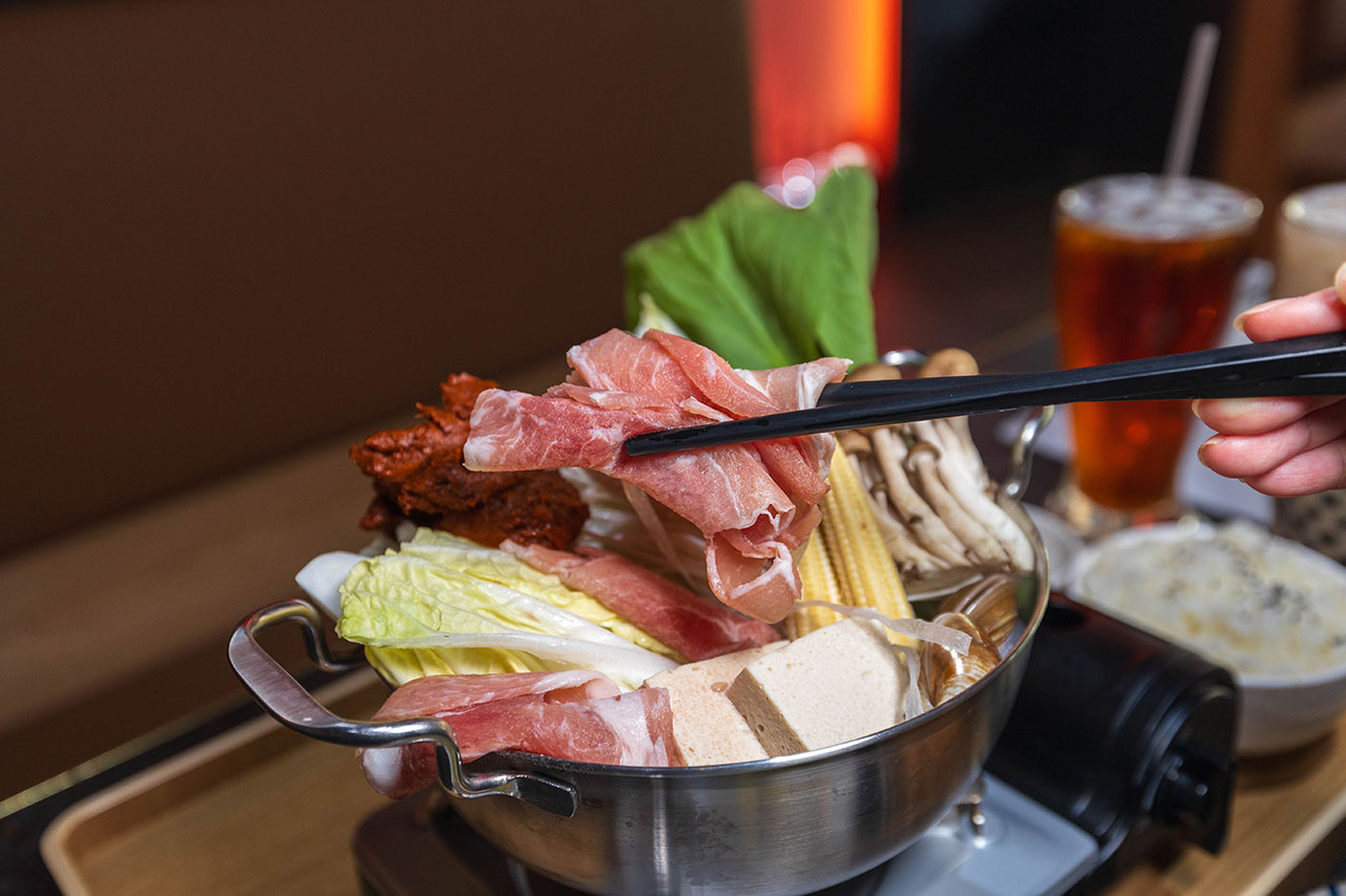 長順茶館 台中最新美食開幕!台中北屯區聚餐必訪超大用餐空間,火鍋麵食招牌波霸奶茶,2026台中北屯美食推薦 長順茶館 台中最新美食開幕!台中北屯區聚餐必訪超大用餐空間,火鍋麵食招牌波霸奶茶,2026台中北屯美食推薦