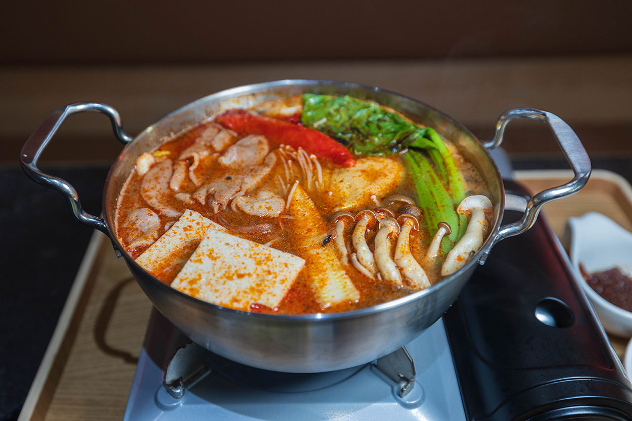 長順茶館 台中最新美食開幕!台中北屯區聚餐必訪超大用餐空間,火鍋麵食招牌波霸奶茶,2026台中北屯美食推薦 長順茶館 台中最新美食開幕!台中北屯區聚餐必訪超大用餐空間,火鍋麵食招牌波霸奶茶,2026台中北屯美食推薦