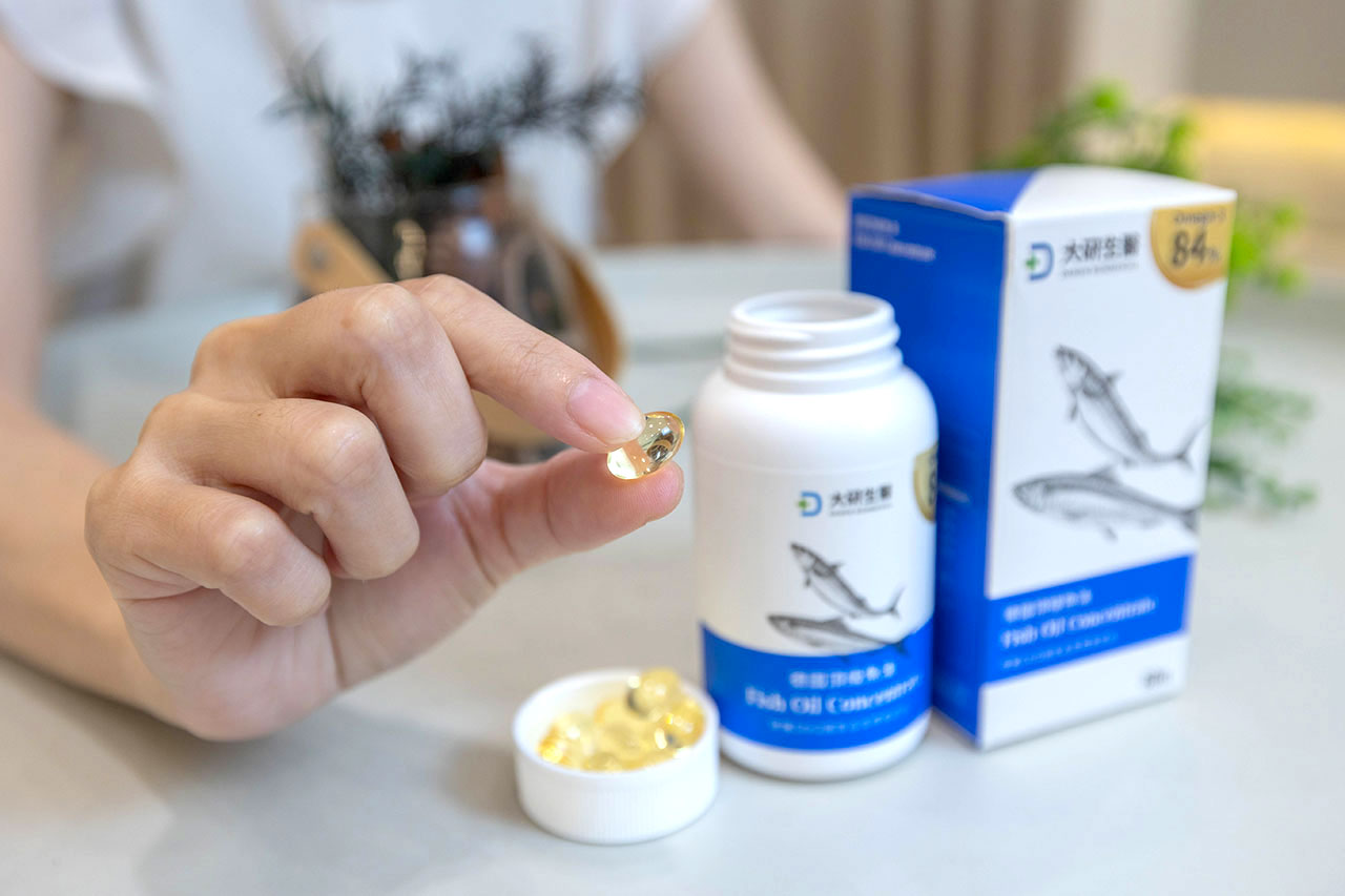 魚油4大廠牌口感評比分享｜德之寶 頂級魚油＋維生素D3、大研生醫 德國魚油軟膠囊、BHK's 88% Omega-3、澳佳寶 迷你濃縮魚油｜2026魚油保養推薦心得