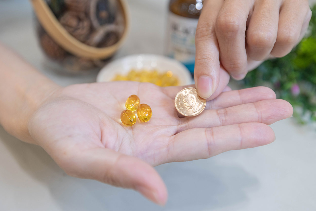 魚油4大廠牌口感評比分享｜德之寶 頂級魚油＋維生素D3、大研生醫 德國魚油軟膠囊、BHK's 88% Omega-3、澳佳寶 迷你濃縮魚油｜2026魚油保養推薦心得