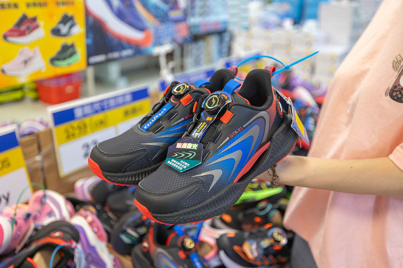 2026鞋子夏季特賣會來拉！美力運動世界大台北特賣會全館1折起！童鞋、運動鞋、戶外登山鞋、工作鞋全都超便宜，只有13天，早鳥活動前六日再打8折，買到賺到！