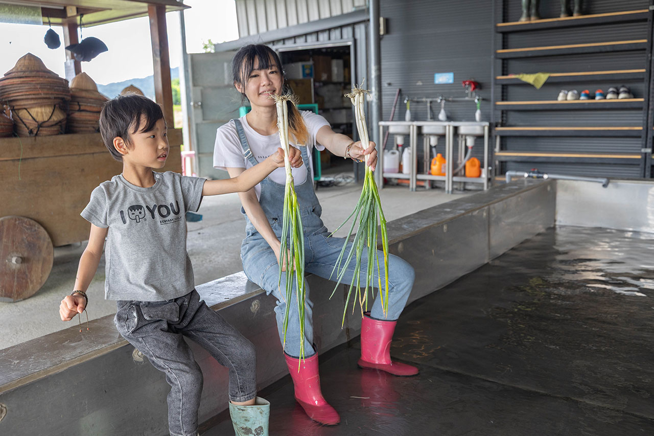 初咪體驗農場 宜蘭自由行必訪景點！超美自然田園風光，親子放電超美蔥田，下田拔蔥DIY三星鄉蔥油餅、泥鰍池，2026宜蘭親子農場