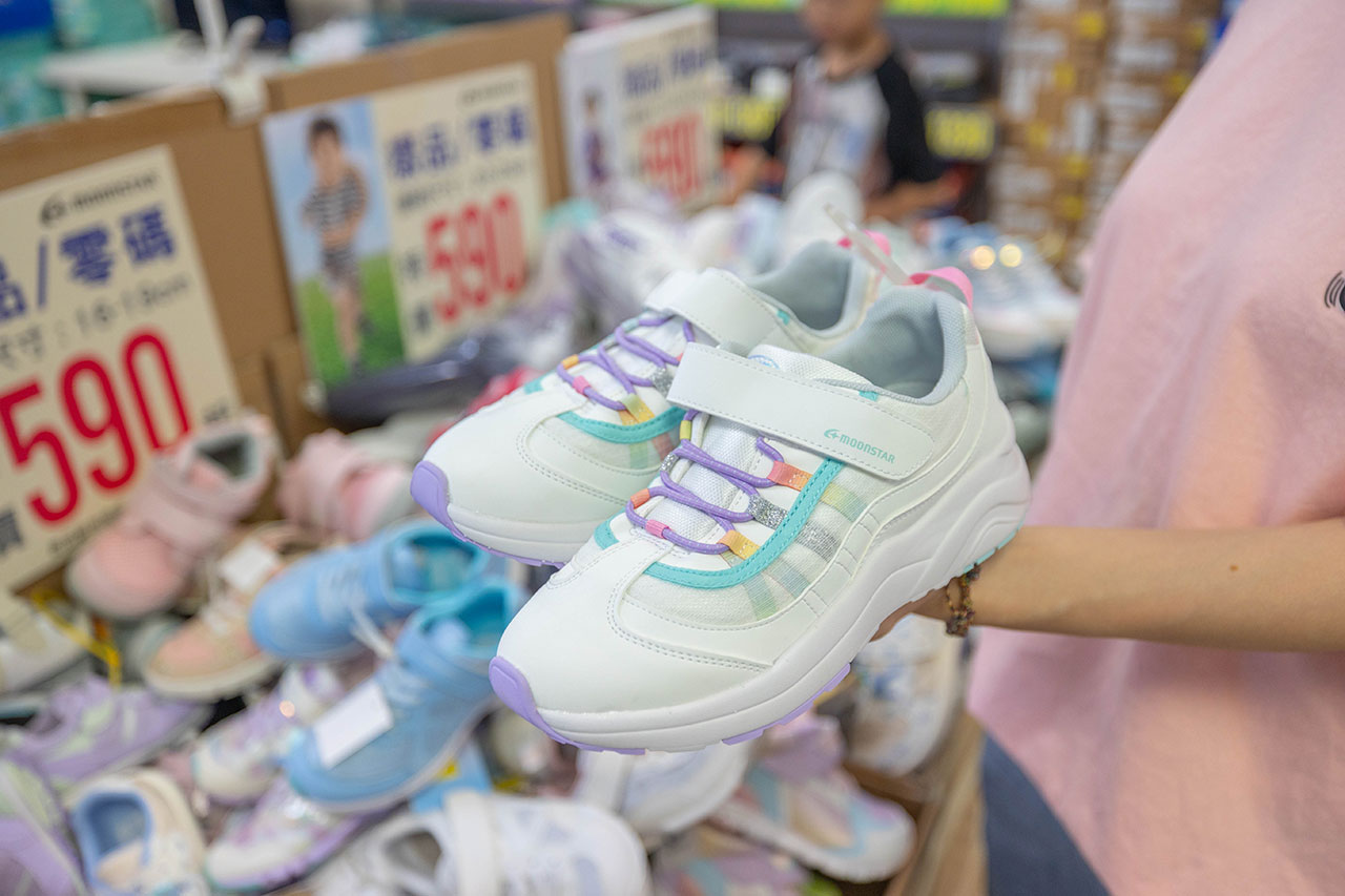2026鞋子夏季特賣會來拉！美力運動世界大台北特賣會全館1折起！童鞋、運動鞋、戶外登山鞋、工作鞋全都超便宜，只有13天，早鳥活動前六日再打8折，買到賺到！
