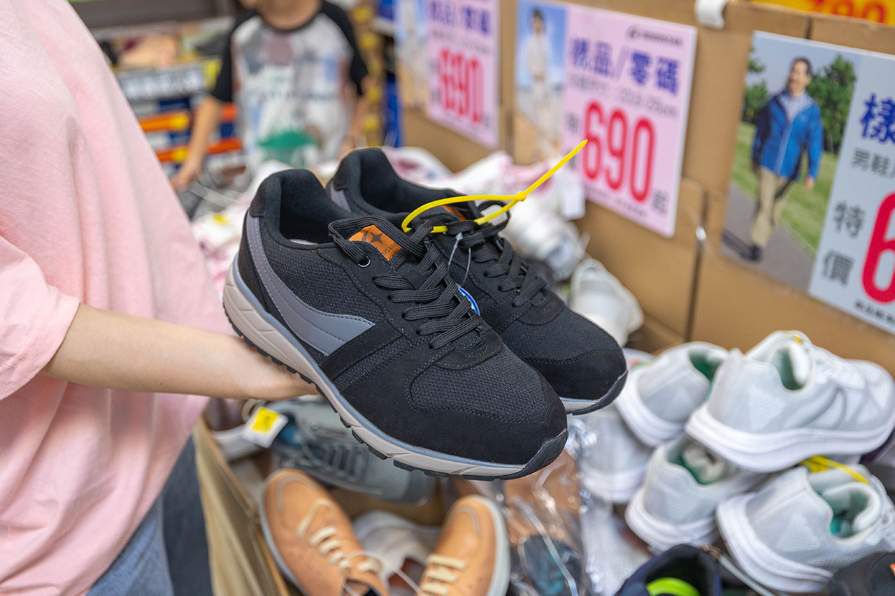 2026鞋子夏季特賣會來拉!美力運動世界大台北特賣會全館1折起!童鞋、運動鞋、戶外登山鞋、工作鞋全都超便宜,只有13天,早鳥活動前六日再打8折,買到賺到! 2026鞋子夏季特賣會來拉!美力運動世界大台北特賣會全館1折起!童鞋、運動鞋、戶外登山鞋、工作鞋全都超便宜,只有13天,早鳥活動前六日再打8折,買到賺到!