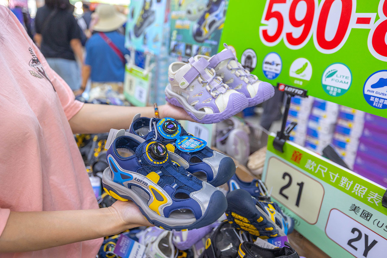 2026鞋子夏季特賣會來拉!美力運動世界大台北特賣會全館1折起!童鞋、運動鞋、戶外登山鞋、工作鞋全都超便宜,只有13天,早鳥活動前六日再打8折,買到賺到! 2026鞋子夏季特賣會來拉!美力運動世界大台北特賣會全館1折起!童鞋、運動鞋、戶外登山鞋、工作鞋全都超便宜,只有13天,早鳥活動前六日再打8折,買到賺到!