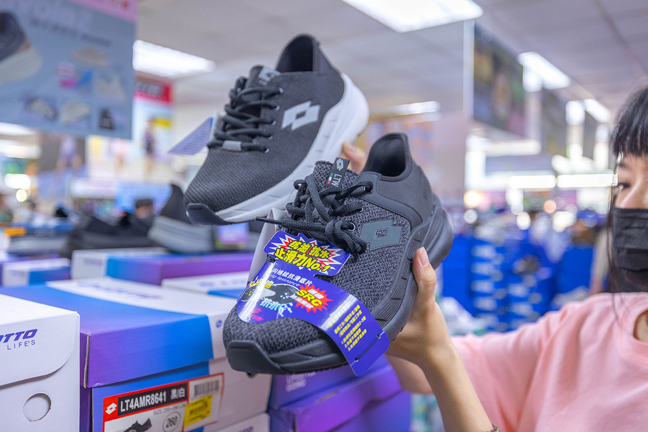 2026鞋子夏季特賣會來拉!美力運動世界大台北特賣會全館1折起!童鞋、運動鞋、戶外登山鞋、工作鞋全都超便宜,只有13天,早鳥活動前六日再打8折,買到賺到! 2026鞋子夏季特賣會來拉!美力運動世界大台北特賣會全館1折起!童鞋、運動鞋、戶外登山鞋、工作鞋全都超便宜,只有13天,早鳥活動前六日再打8折,買到賺到!