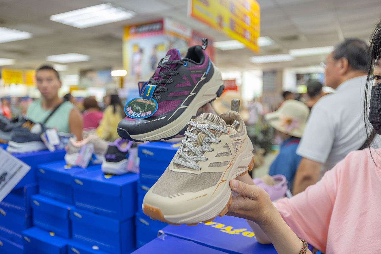 2026鞋子夏季特賣會來拉！美力運動世界大台北特賣會全館1折起！童鞋、運動鞋、戶外登山鞋、工作鞋全都超便宜，只有13天，早鳥活動前六日再打8折，買到賺到！