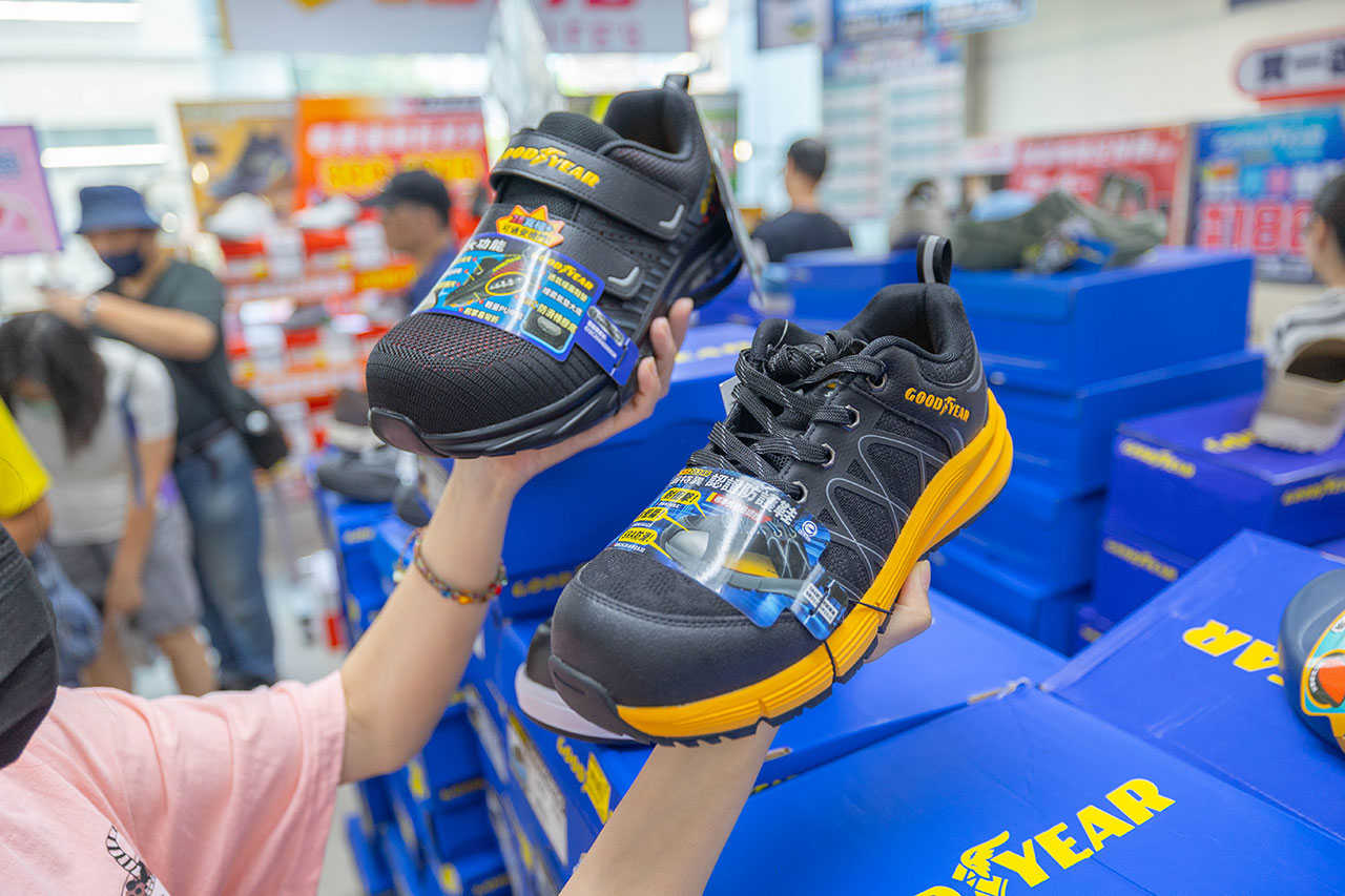 2026鞋子夏季特賣會來拉!美力運動世界大台北特賣會全館1折起!童鞋、運動鞋、戶外登山鞋、工作鞋全都超便宜,只有13天,早鳥活動前六日再打8折,買到賺到! 2026鞋子夏季特賣會來拉!美力運動世界大台北特賣會全館1折起!童鞋、運動鞋、戶外登山鞋、工作鞋全都超便宜,只有13天,早鳥活動前六日再打8折,買到賺到!