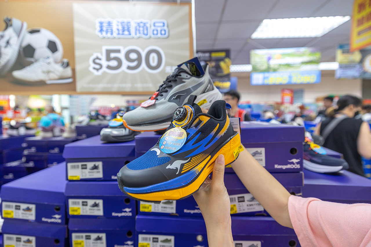 2026鞋子夏季特賣會來拉!美力運動世界大台北特賣會全館1折起!童鞋、運動鞋、戶外登山鞋、工作鞋全都超便宜,只有13天,早鳥活動前六日再打8折,買到賺到! 2026鞋子夏季特賣會來拉!美力運動世界大台北特賣會全館1折起!童鞋、運動鞋、戶外登山鞋、工作鞋全都超便宜,只有13天,早鳥活動前六日再打8折,買到賺到!