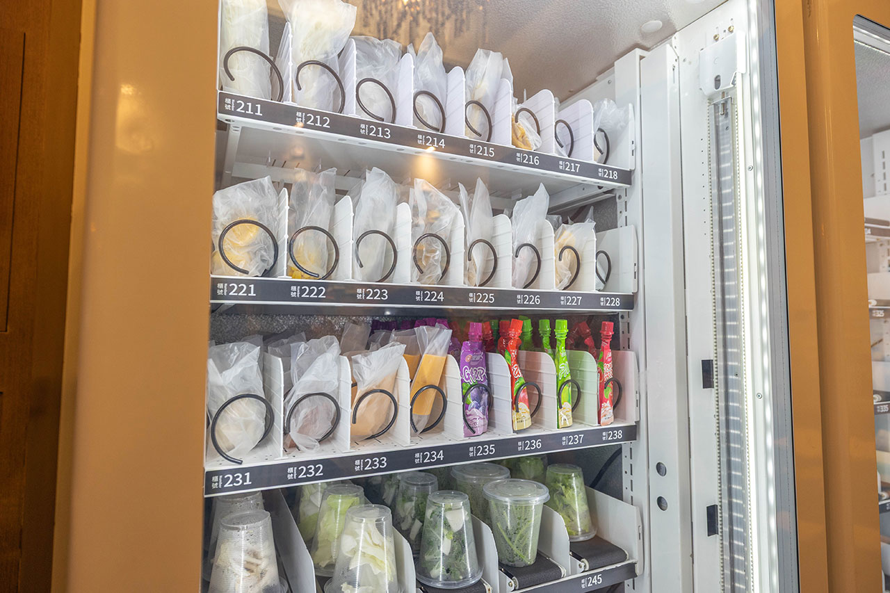 【台中北屯美食推薦】深夜食堂新選擇「遊盒麵崇德店」24小時自助韓式泡麵：10元起小菜！麻辣鴨血、爆漿甜點讓你吃好吃滿，必收台中深夜美食