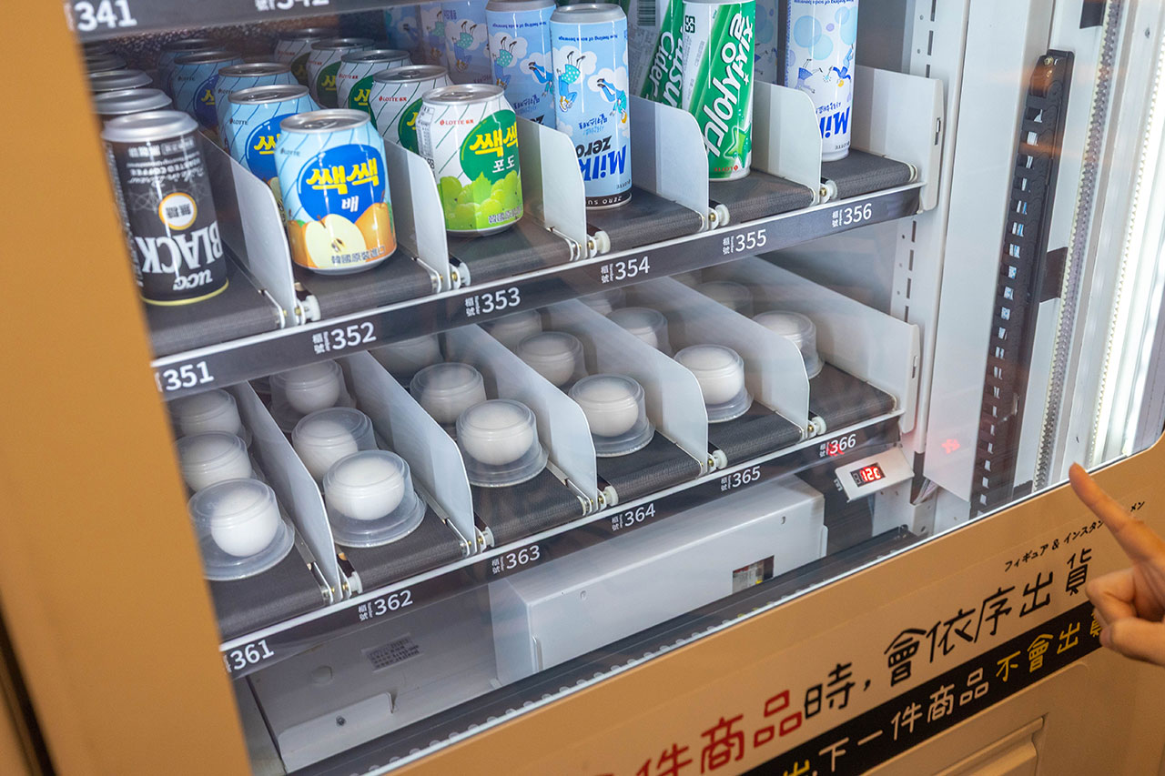 【台中北屯美食推薦】深夜食堂新選擇「遊盒麵崇德店」24小時自助韓式泡麵：10元起小菜！麻辣鴨血、爆漿甜點讓你吃好吃滿，必收台中深夜美食