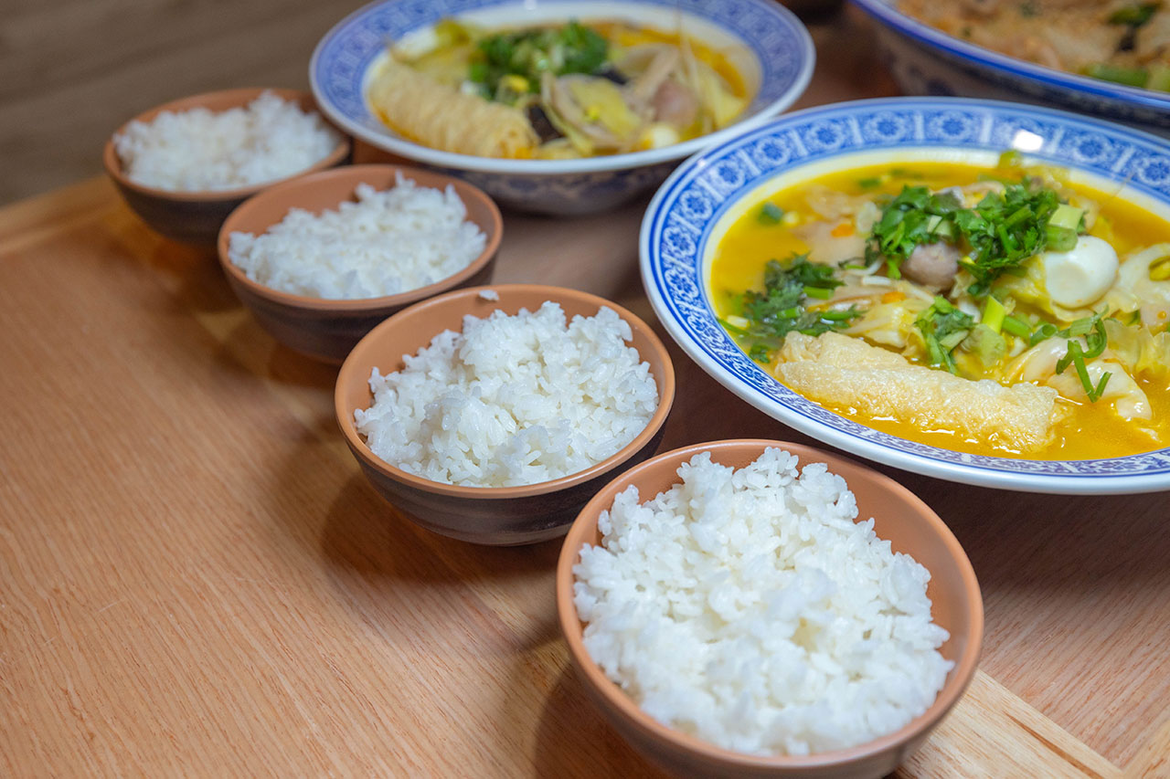冒香香 勤美店｜最新台中勤美川味美食報到，比臉大四川麻辣冒菜鍋 ! 超濃郁香辣湯頭，爆量食材讓你一吃上癮! 2026台中西區美食推薦