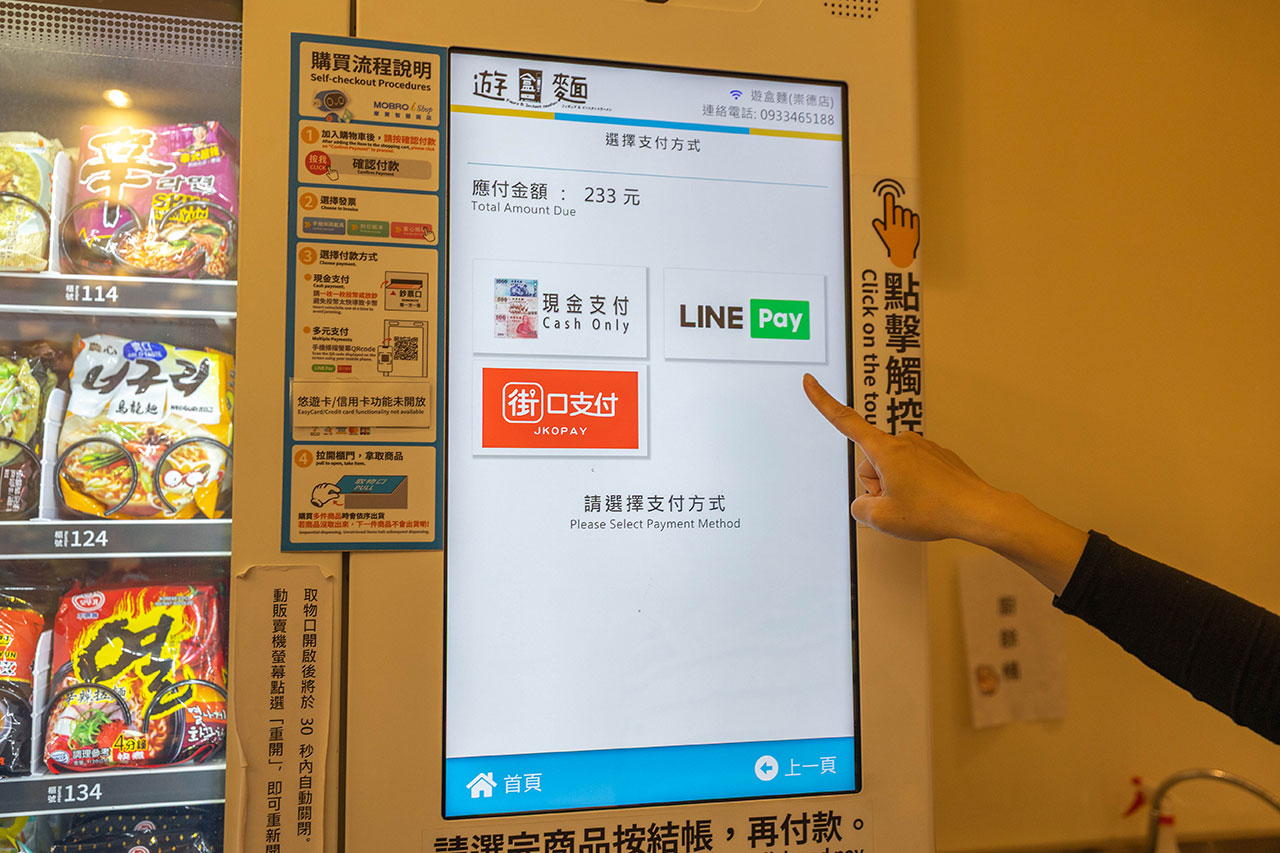 【台中北屯美食推薦】深夜食堂新選擇「遊盒麵崇德店」24小時自助韓式泡麵：10元起小菜！麻辣鴨血、爆漿甜點讓你吃好吃滿，必收台中深夜美食