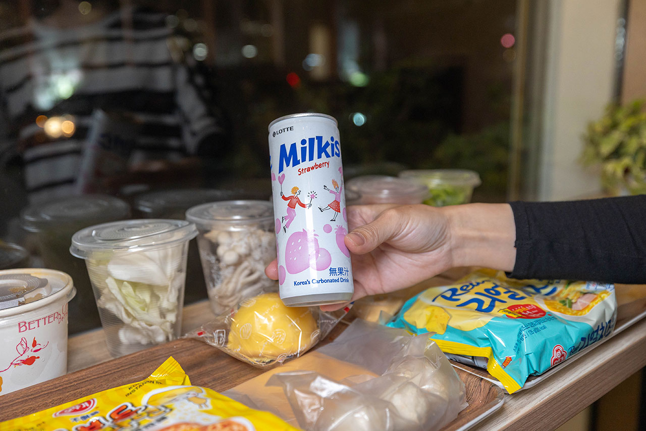 【台中北屯美食推薦】深夜食堂新選擇「遊盒麵崇德店」24小時自助韓式泡麵：10元起小菜！麻辣鴨血、爆漿甜點讓你吃好吃滿，必收台中深夜美食