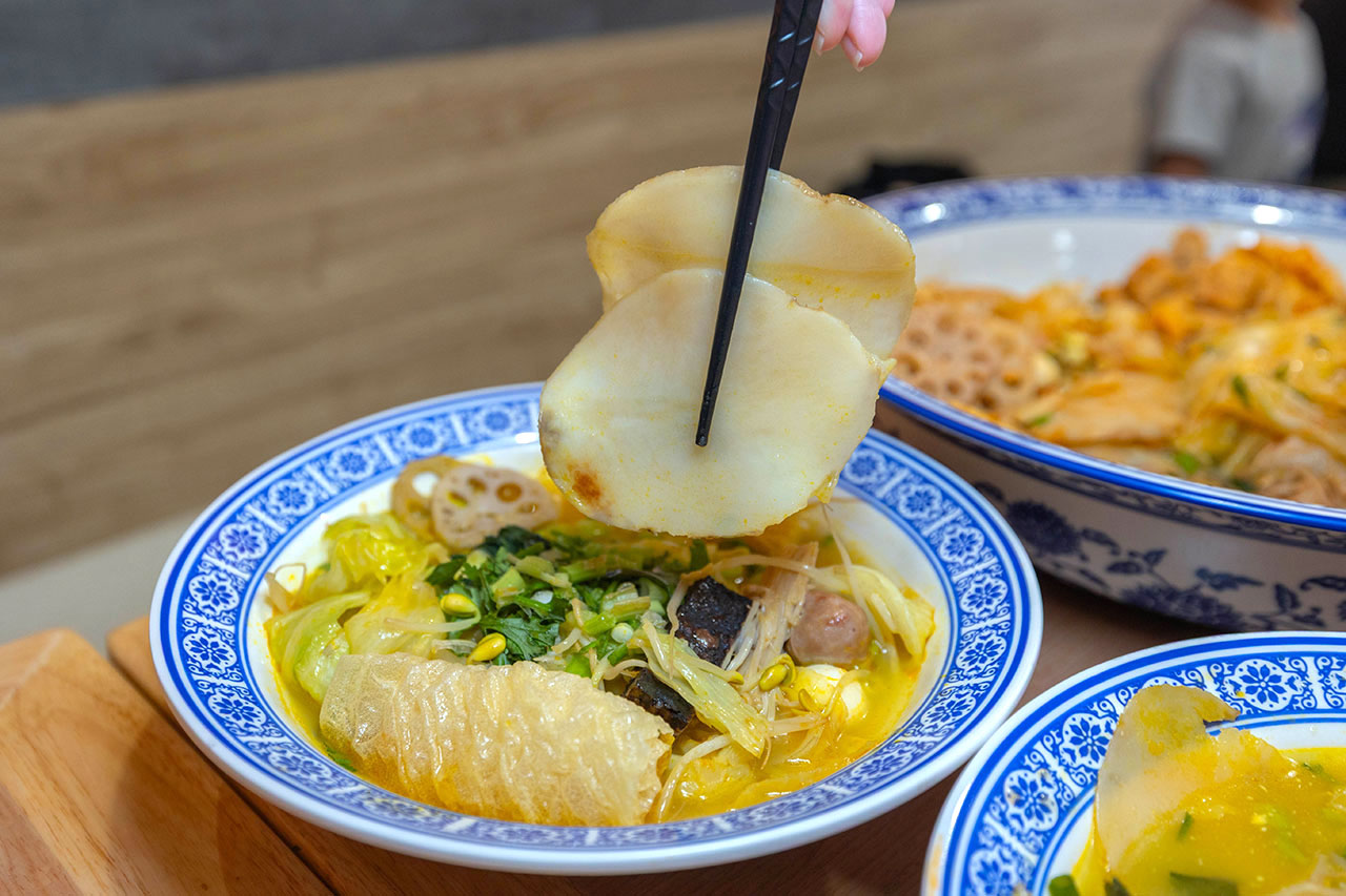 冒香香 勤美店｜最新台中勤美川味美食報到，比臉大四川麻辣冒菜鍋 ! 超濃郁香辣湯頭，爆量食材讓你一吃上癮! 2026台中西區美食推薦