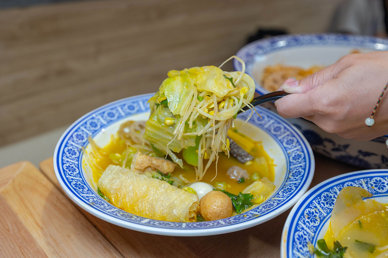 冒香香 勤美店｜最新台中勤美川味美食報到，比臉大四川麻辣冒菜鍋 ! 超濃郁香辣湯頭，爆量食材讓你一吃上癮! 2026台中西區美食推薦