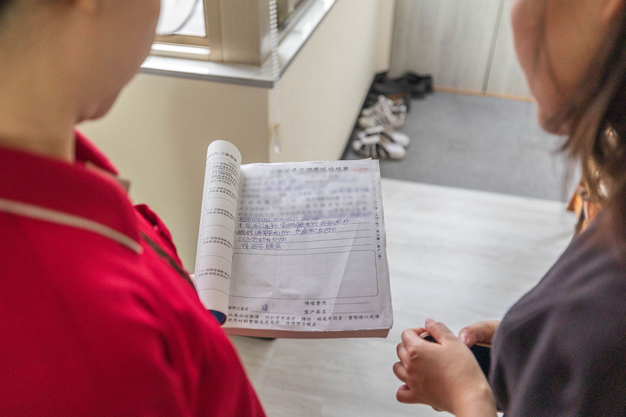 小蔡電器冷氣安裝全紀錄｜防塵保護、走線整齊、裝完還打掃，一條龍服務超貼心台中台北新竹買冷氣推薦＋三年保固加小蔡電器優惠總整理