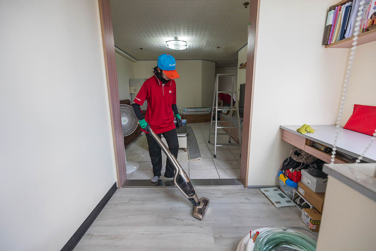 小蔡電器冷氣安裝全紀錄｜防塵保護、走線整齊、裝完還打掃，一條龍服務超貼心台中台北新竹買冷氣推薦＋三年保固加小蔡電器優惠總整理