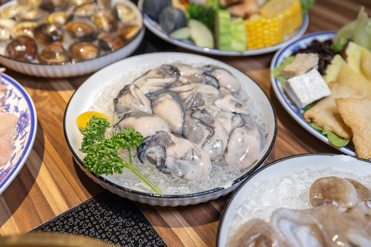 真涮吃到飽火鍋 竹南店，必吃苗栗美食吃到飽！399起牛豬雞羊8種肉品無限吃到飽，還有多種蔬食吧飲料等你吃，2026苗栗竹南美食推薦