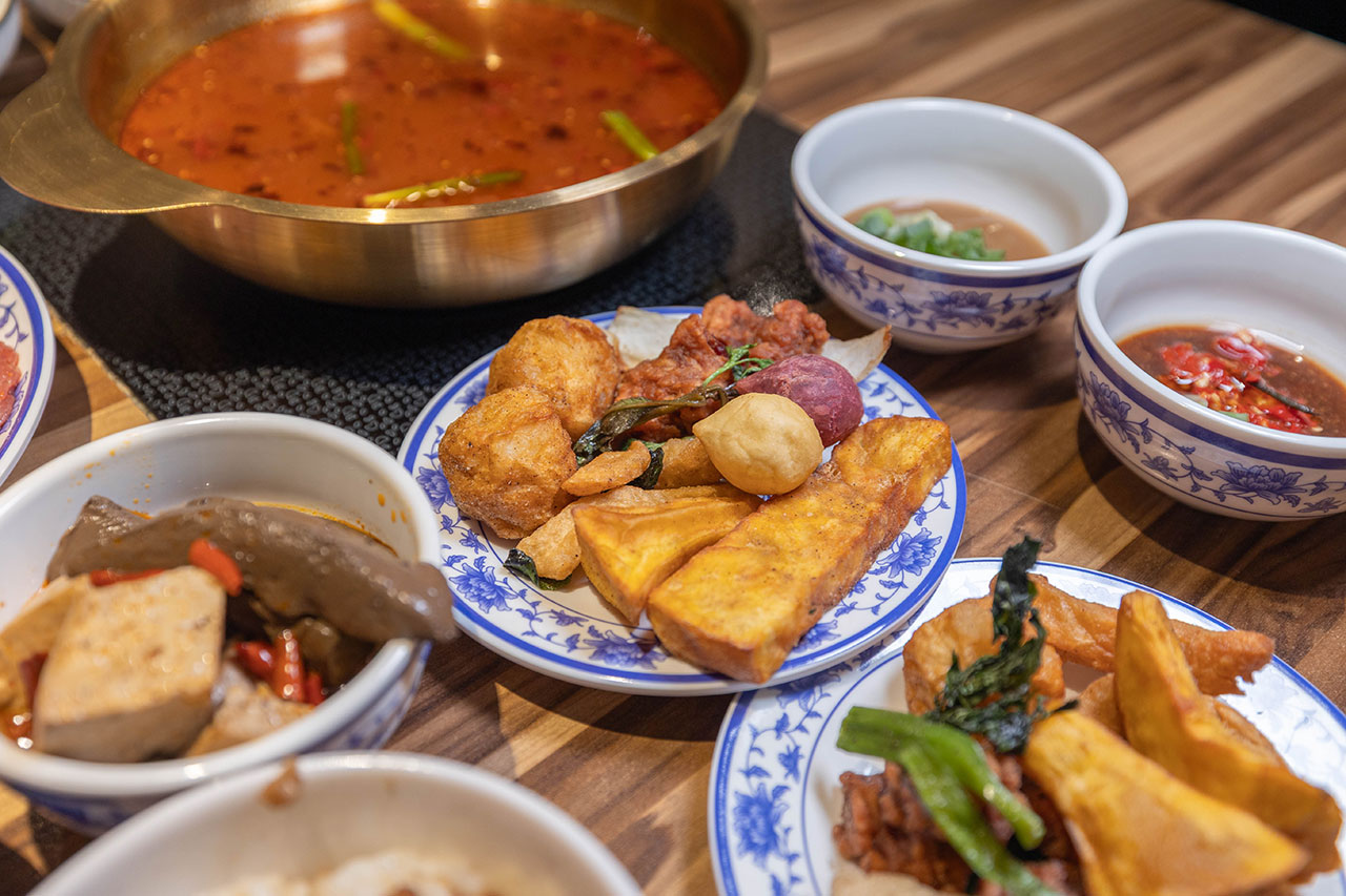 真涮吃到飽火鍋 竹南店，必吃苗栗美食吃到飽！399起牛豬雞羊8種肉品無限吃到飽，還有多種蔬食吧飲料等你吃，2026苗栗竹南美食推薦