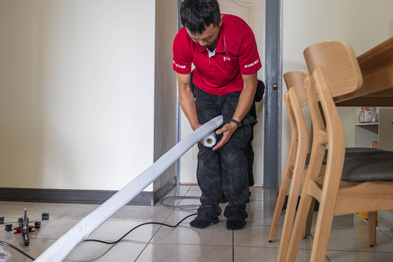 小蔡電器冷氣安裝全紀錄｜防塵保護、走線整齊、裝完還打掃，一條龍服務超貼心台中台北新竹買冷氣推薦＋三年保固加小蔡電器優惠總整理