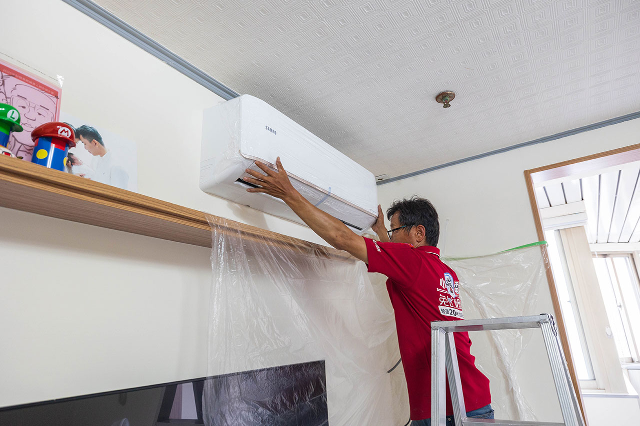 小蔡電器冷氣安裝全紀錄｜防塵保護、走線整齊、裝完還打掃，一條龍服務超貼心台中台北新竹買冷氣推薦＋三年保固加小蔡電器優惠總整理