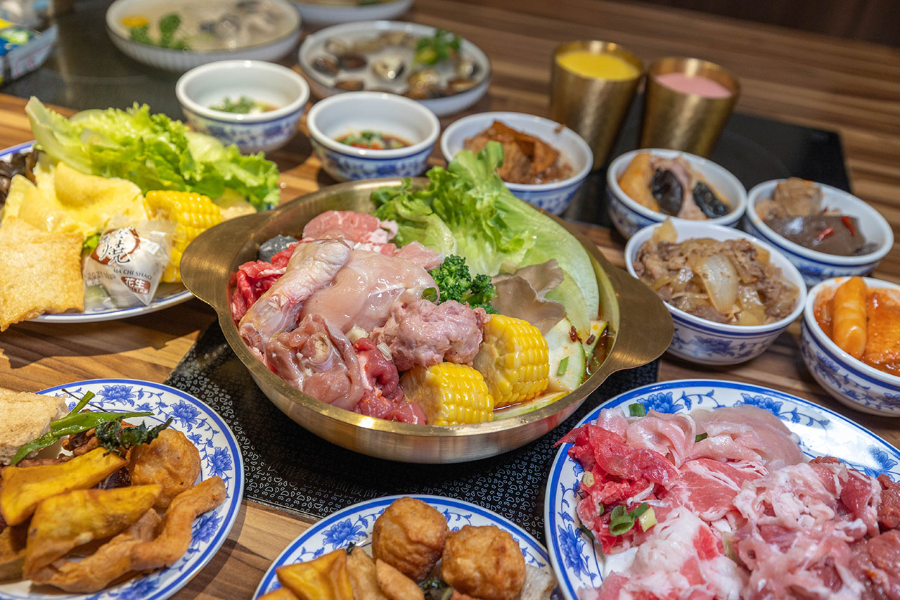 真涮吃到飽火鍋 竹南店，必吃苗栗美食吃到飽！399起牛豬雞羊8種肉品無限吃到飽，還有多種蔬食吧飲料等你吃，2026苗栗竹南美食推薦