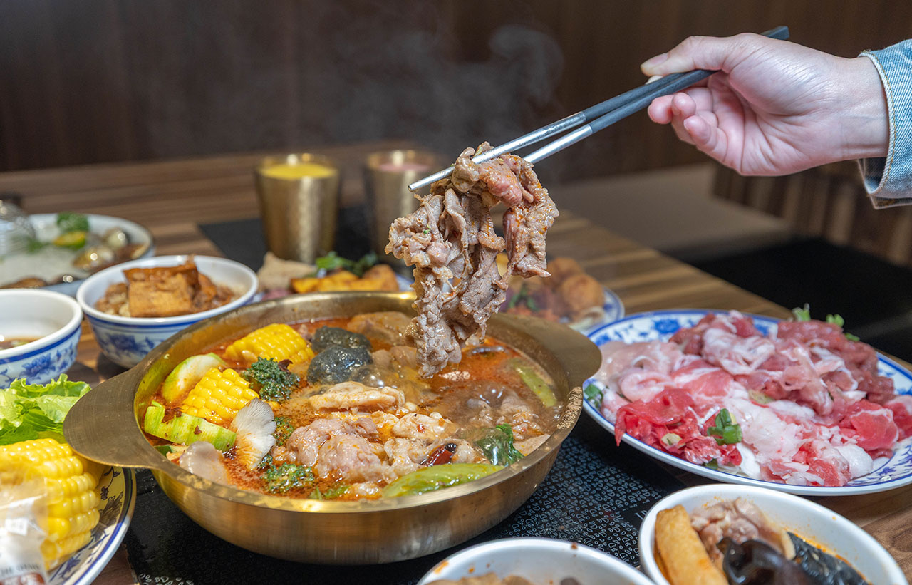 真涮吃到飽火鍋 竹南店，必吃苗栗美食吃到飽！399起牛豬雞羊8種肉品無限吃到飽，還有多種蔬食吧飲料等你吃，2026苗栗竹南美食推薦